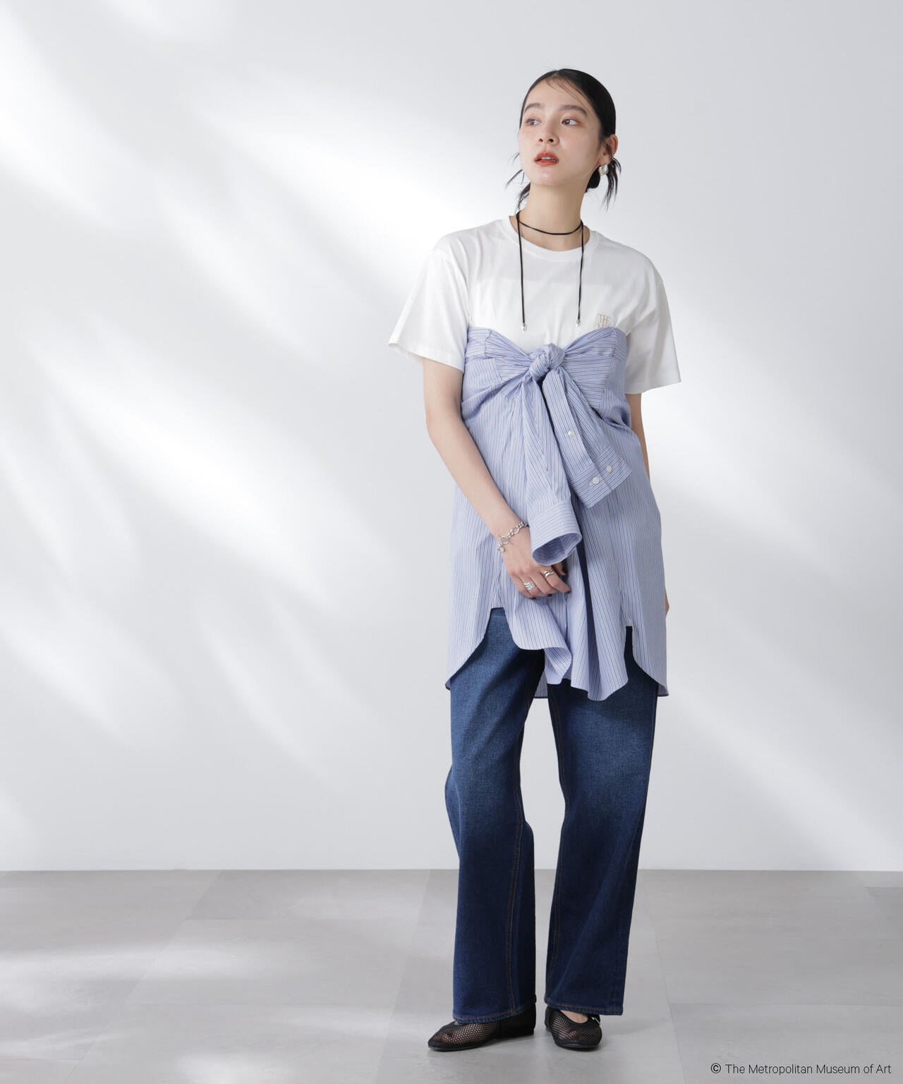 The Met 別注ロゴプリントTシャツ