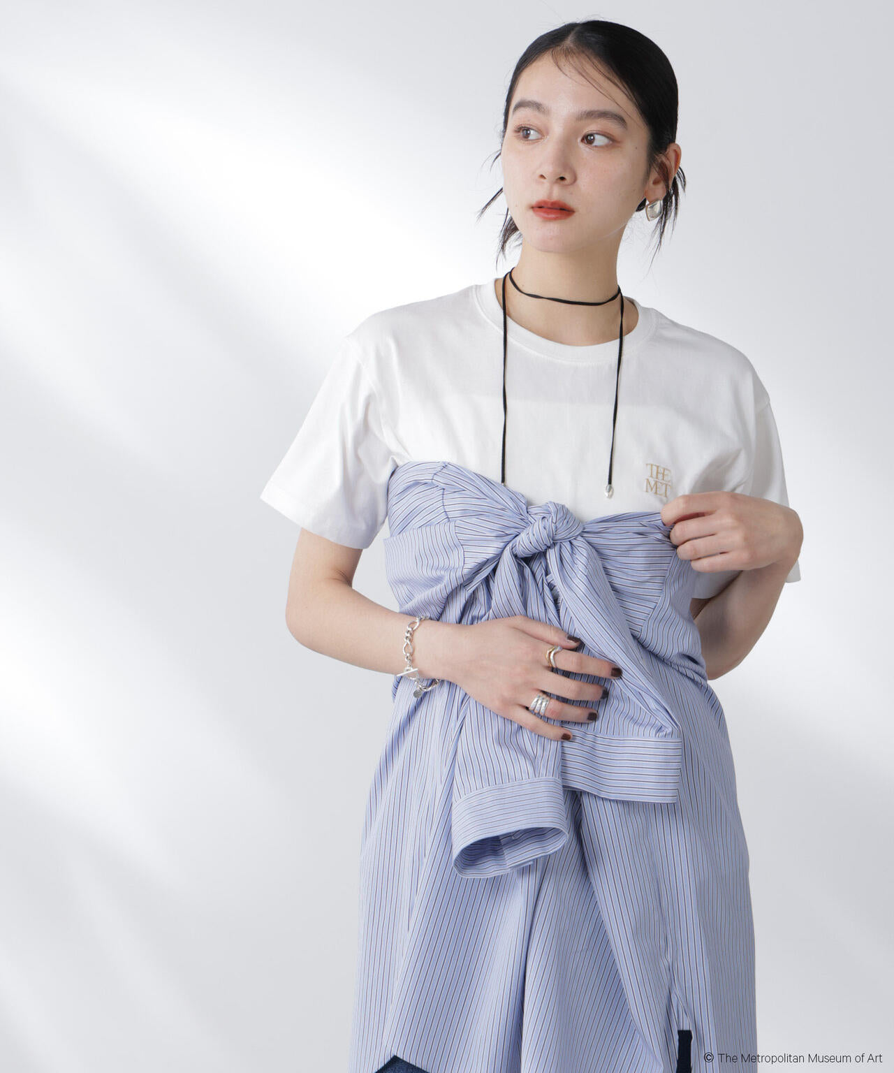 The Met 別注ロゴプリントTシャツ