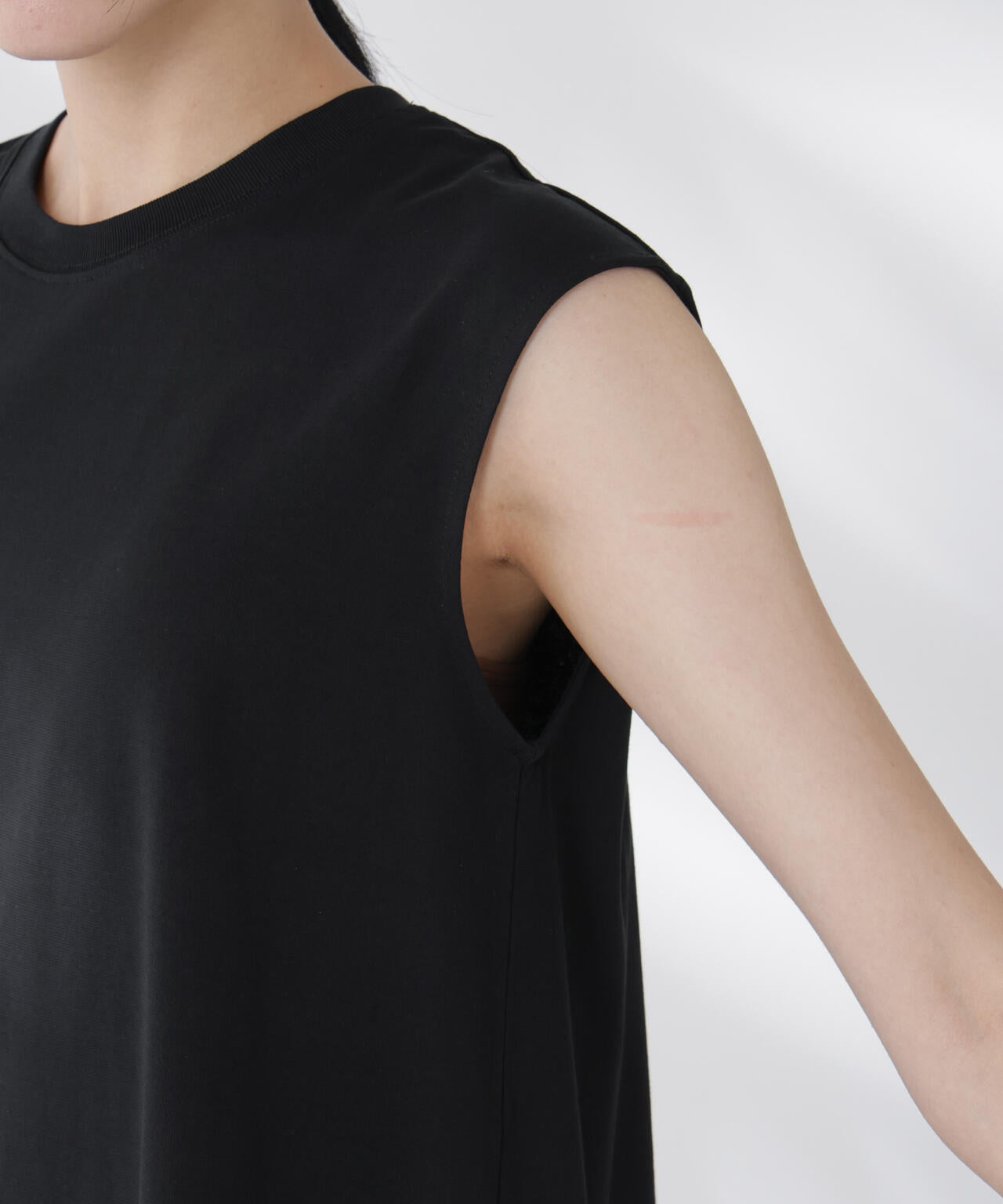 NANOFINE強撚コットンノースリーブトップス