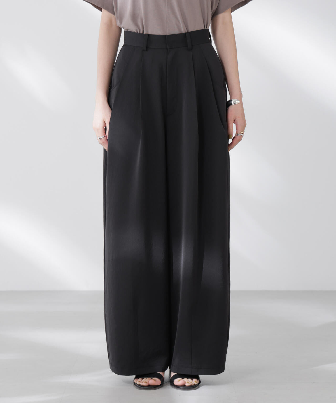 ダルサテンカーブタックパンツ
