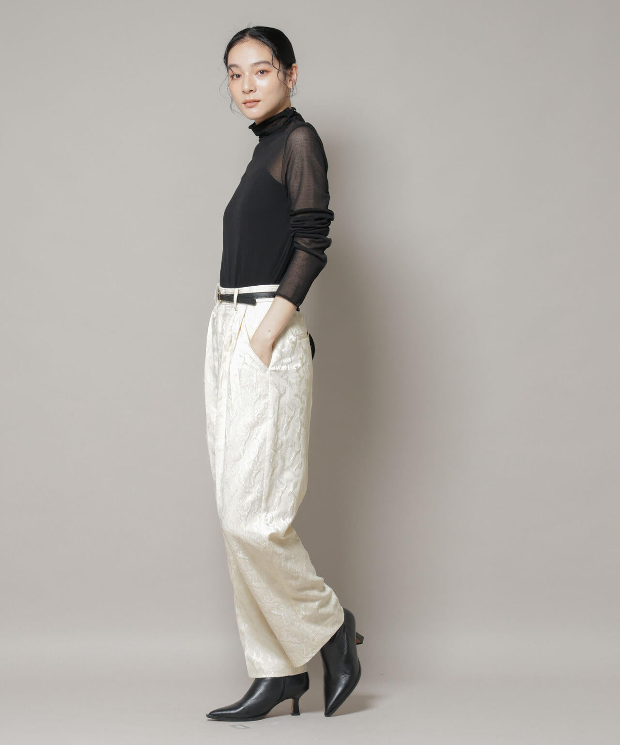 ジャガードタックパンツ