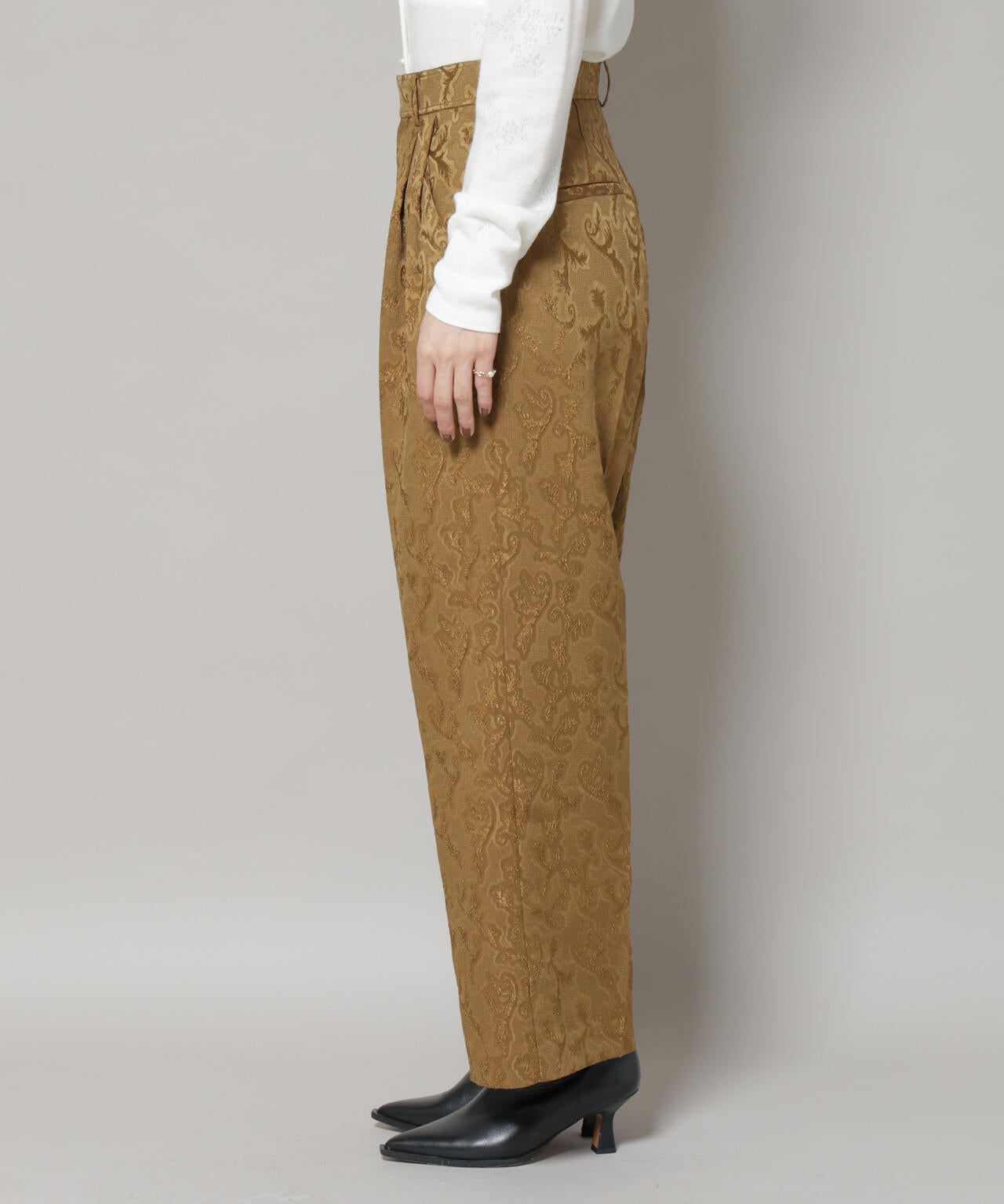 ジャガードタックパンツ