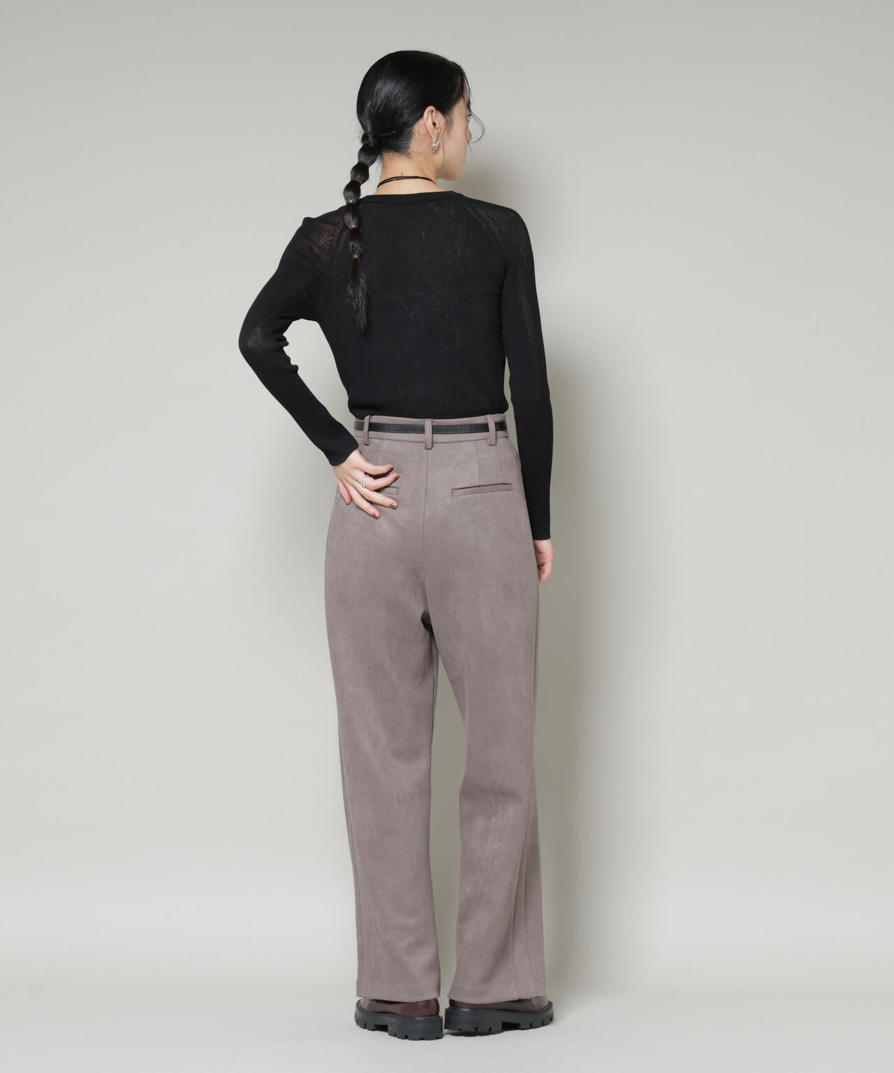 フェイクスエードタックパンツ