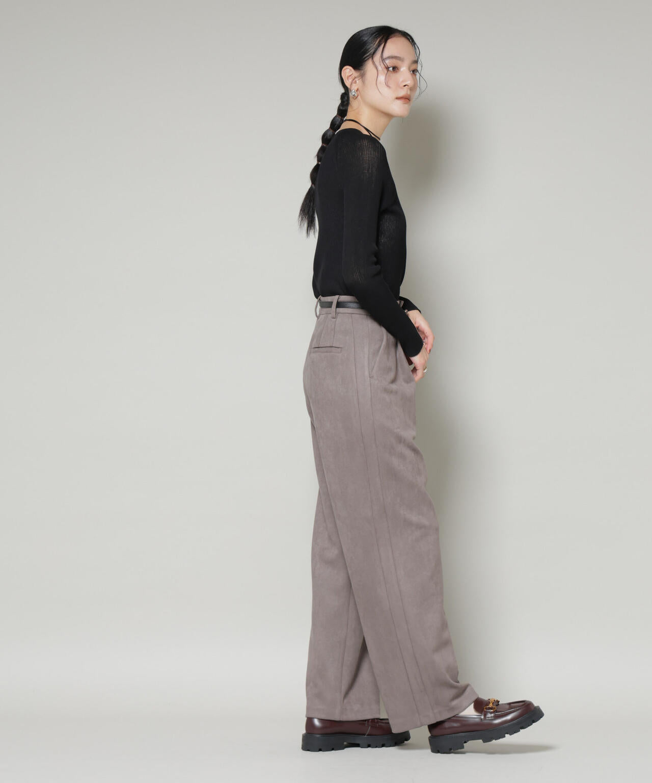 フェイクスエードタックパンツ