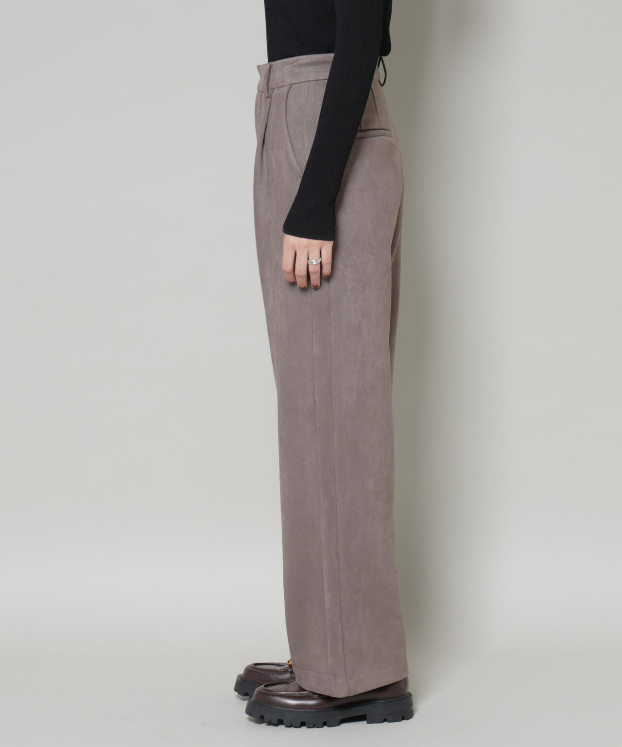 フェイクスエードタックパンツ