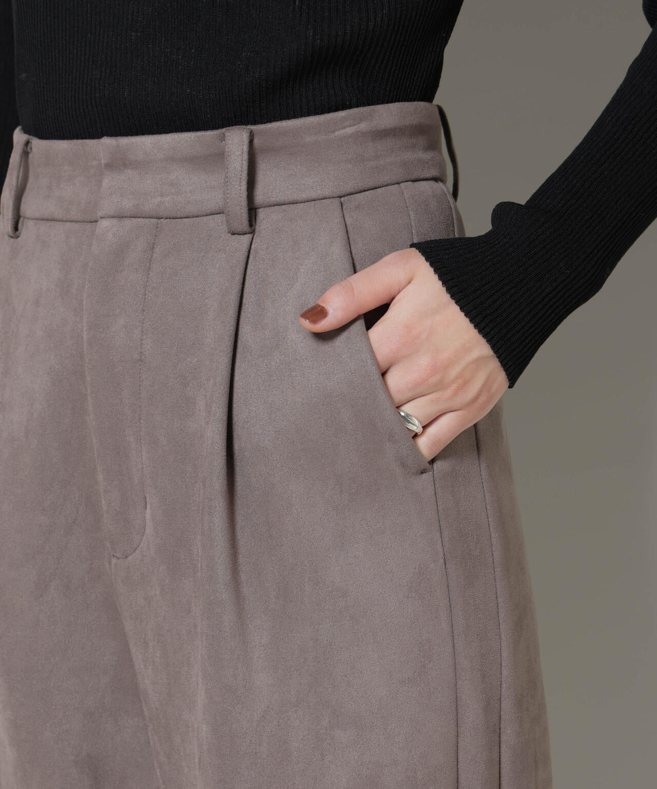 フェイクスエードタックパンツ