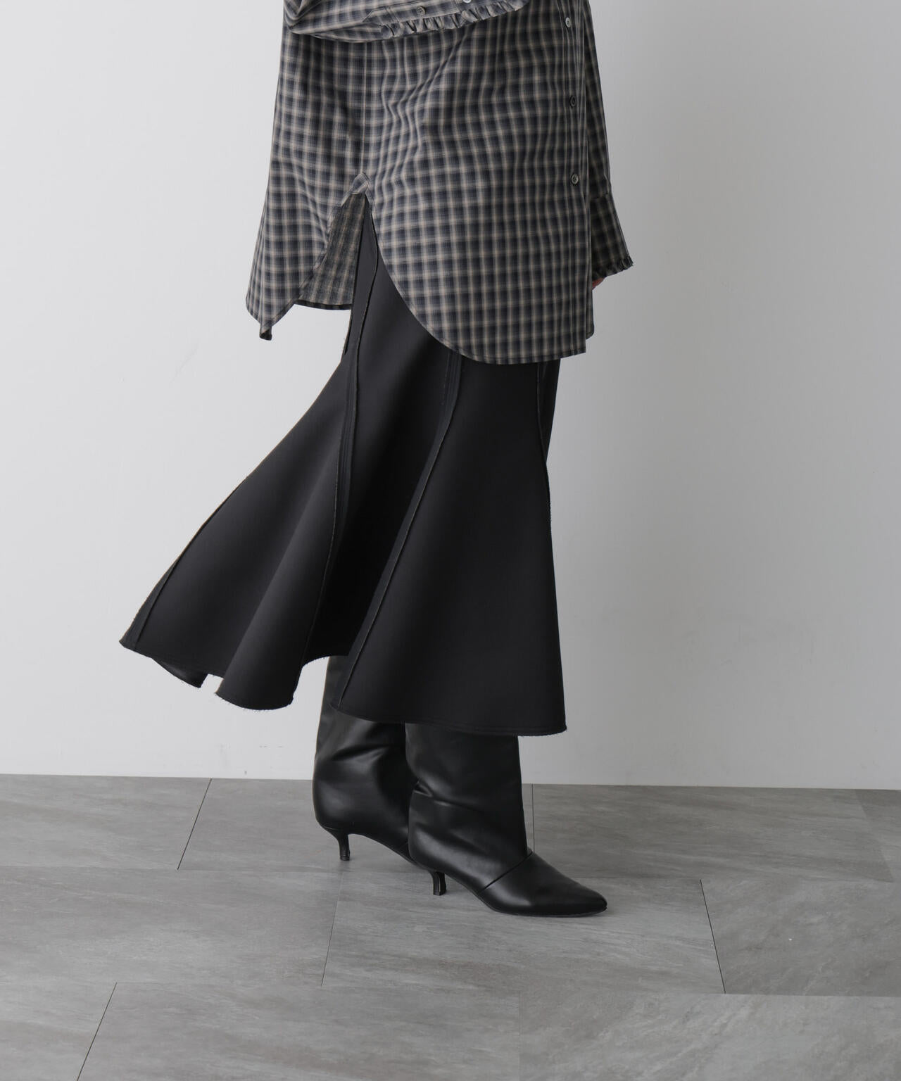 「STEVELOUR」ダンボールシェルスカート