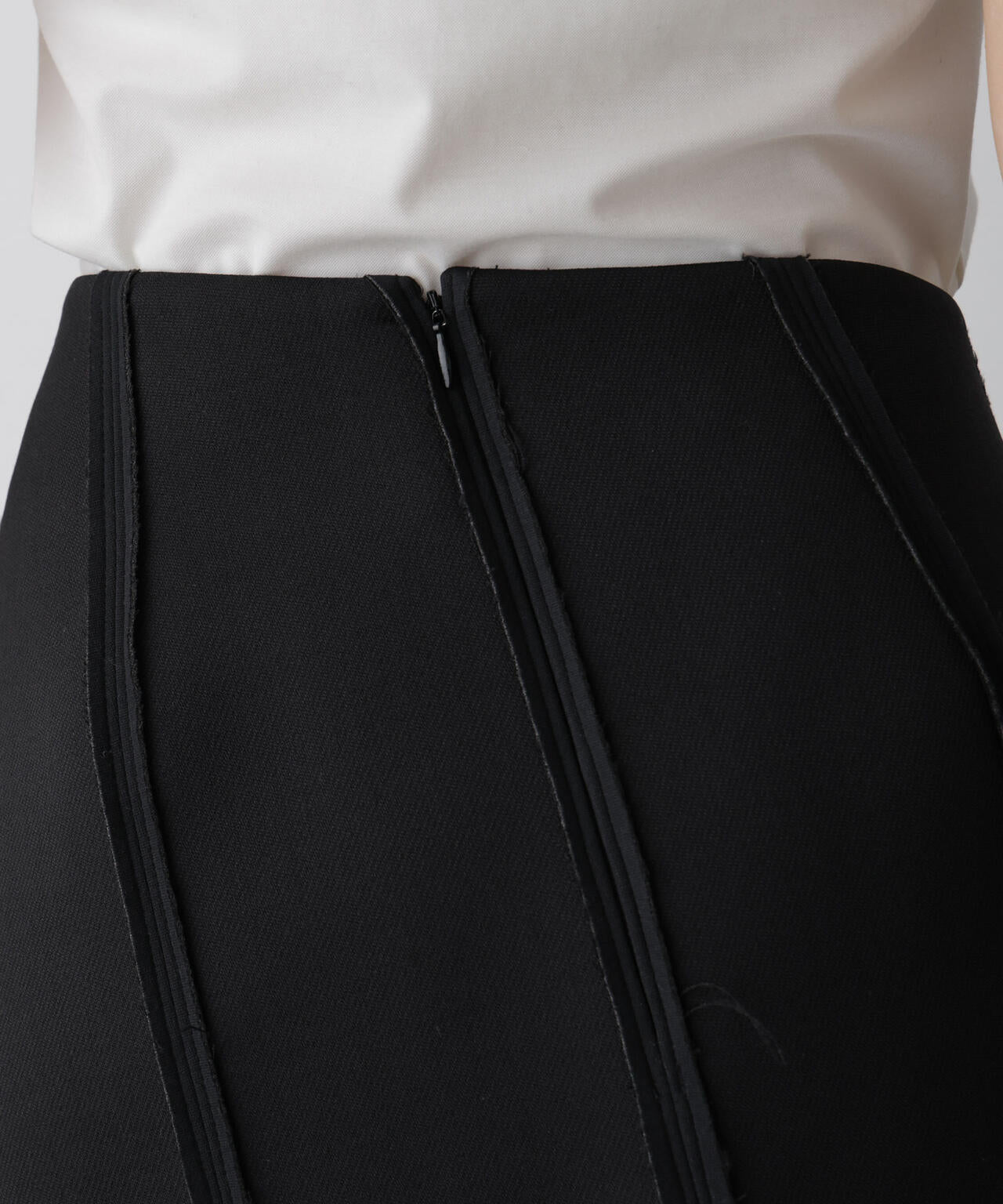 「STEVELOUR」ダンボールシェルスカート