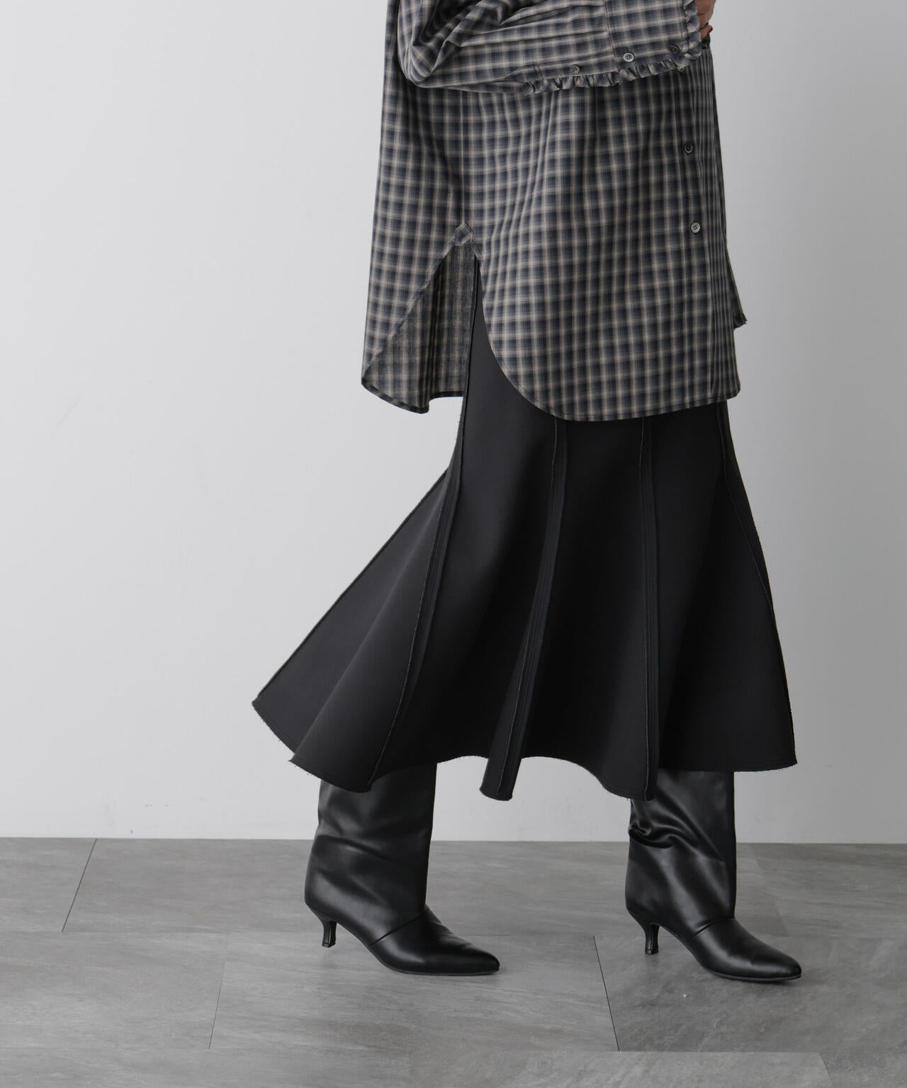 「STEVELOUR」ダンボールシェルスカート