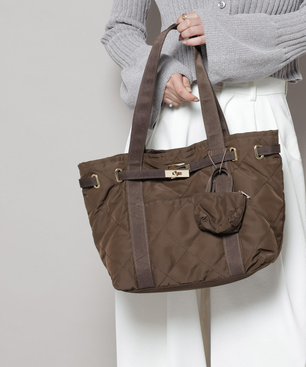 ミニバッグ付きキルティングトートバッグ