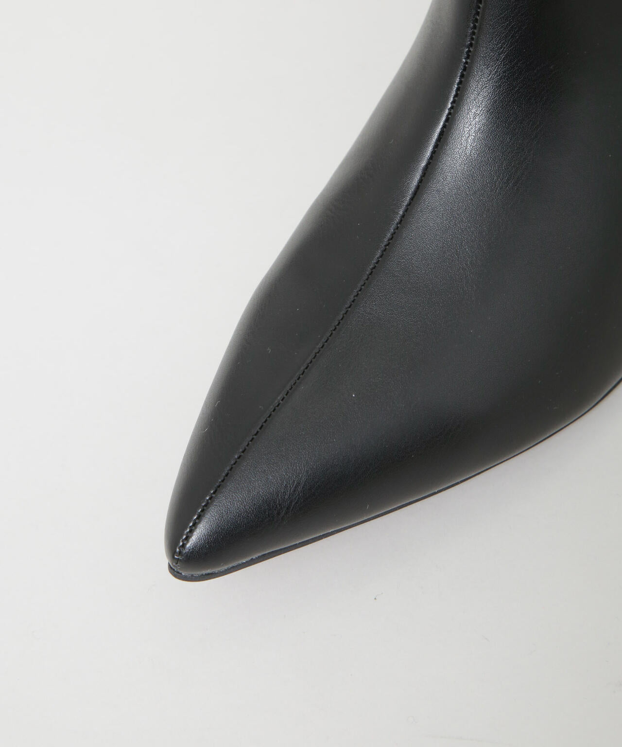 ポインテッドショートブーツ