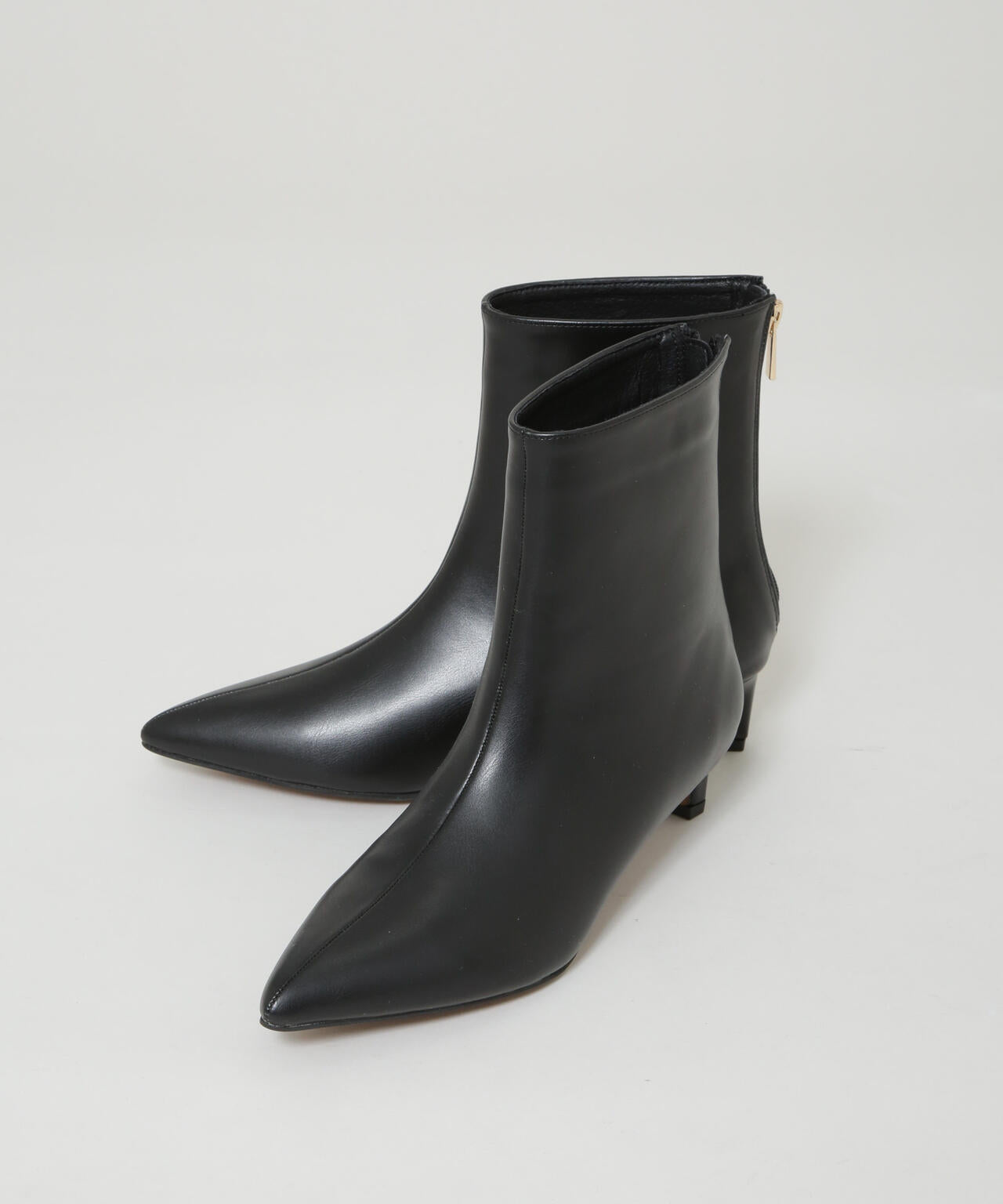 ポインテッドショートブーツ