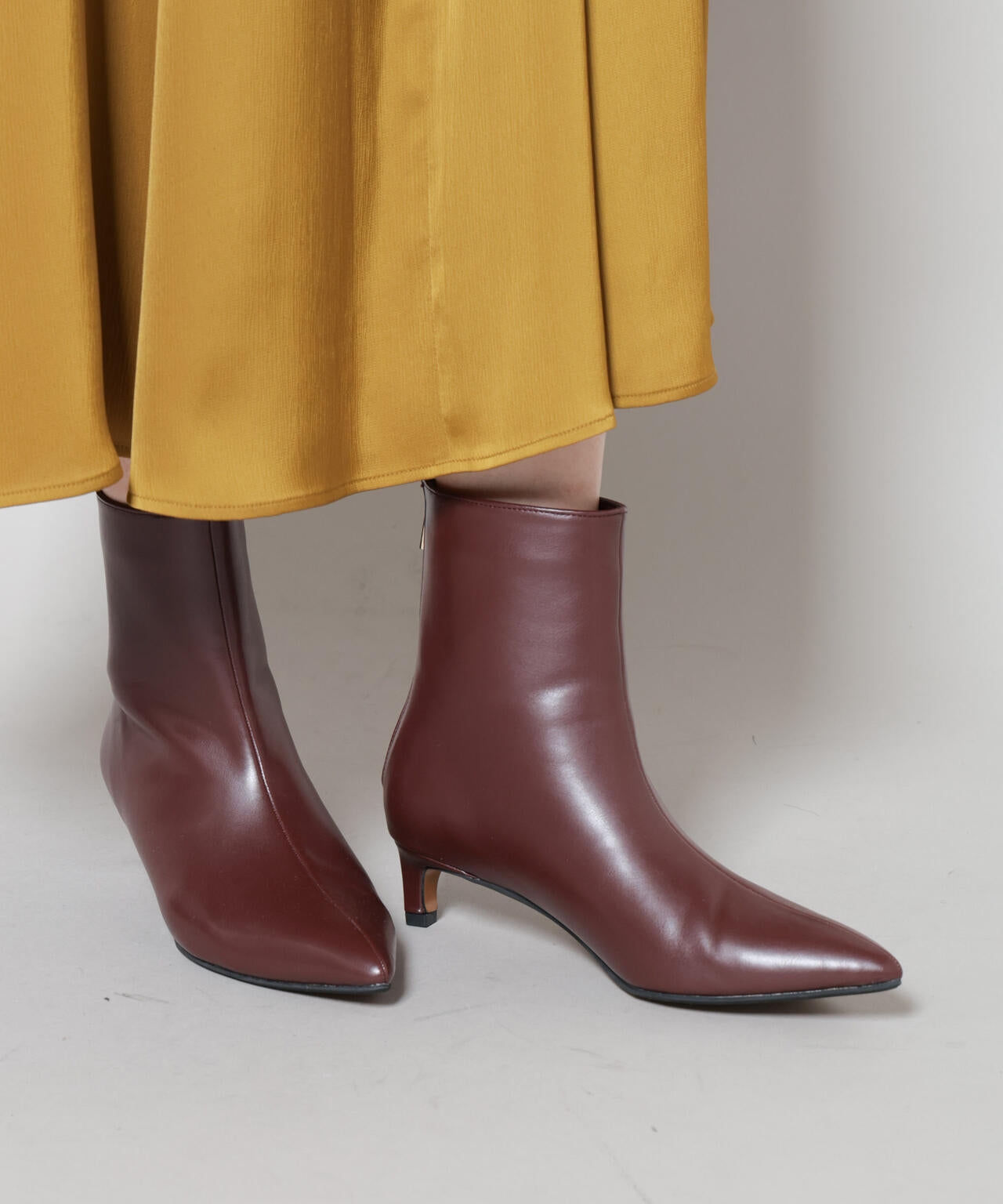 ポインテッドショートブーツ