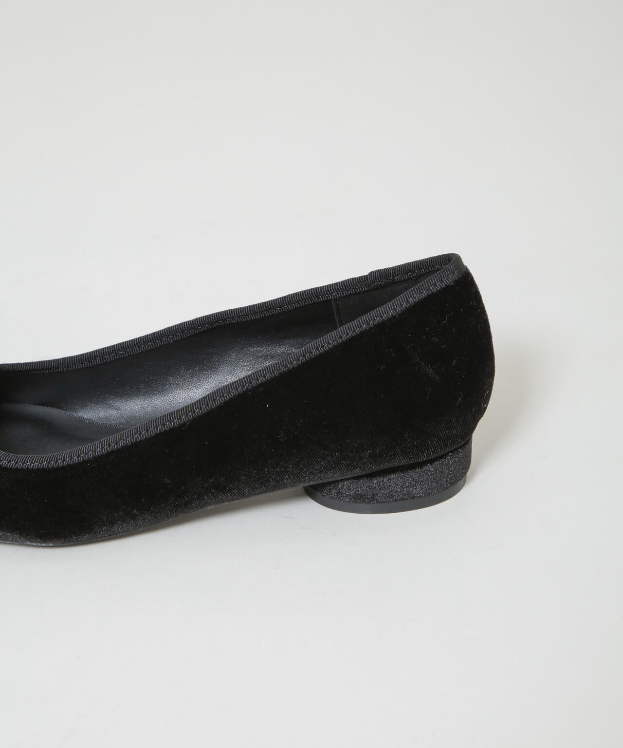 ポインテッドバレエシューズ