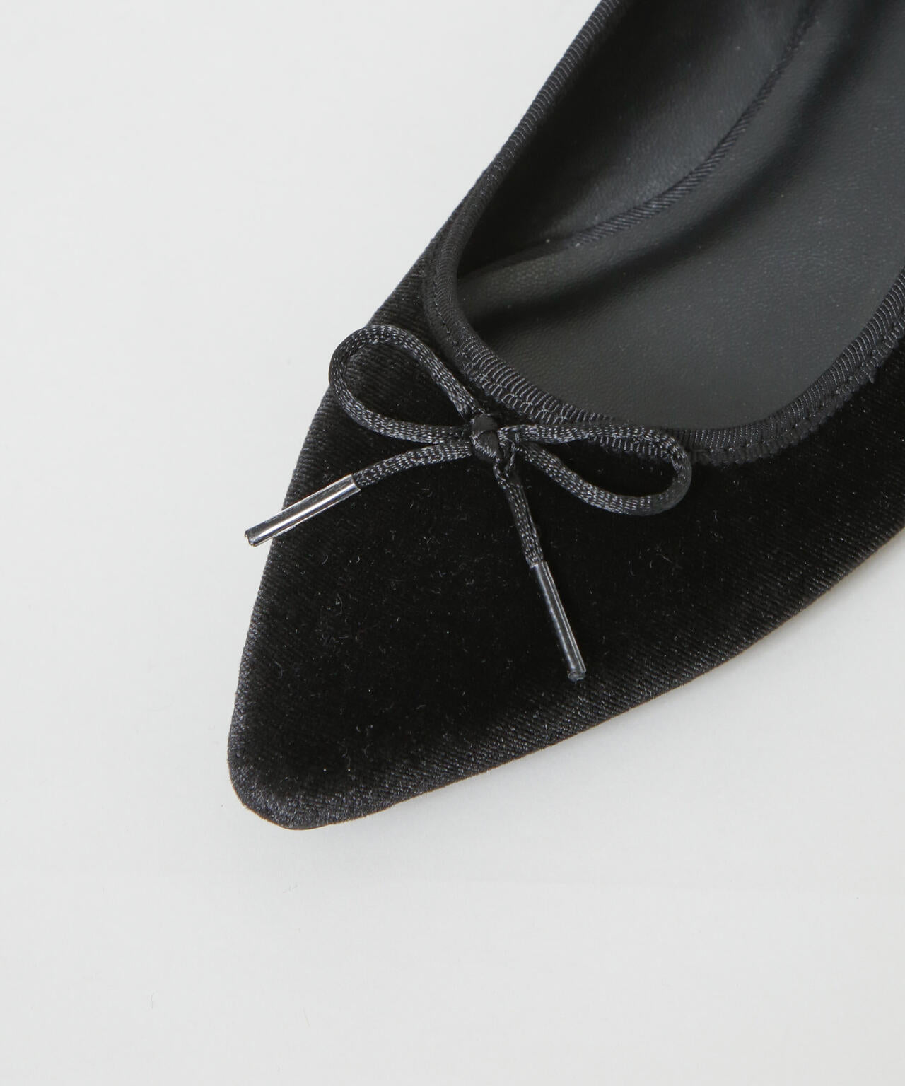 ポインテッドバレエシューズ