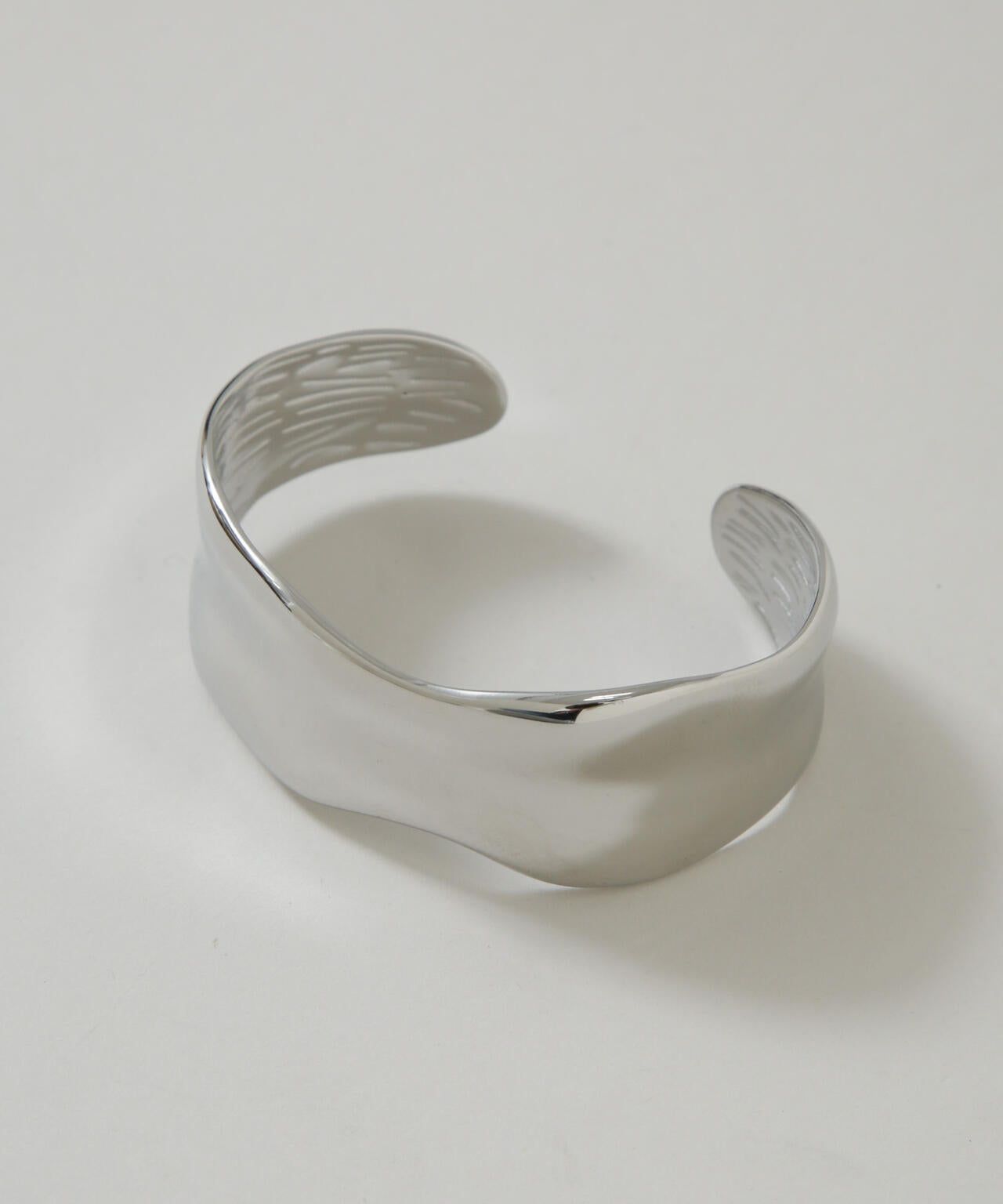 ワイドニュアンスバングル