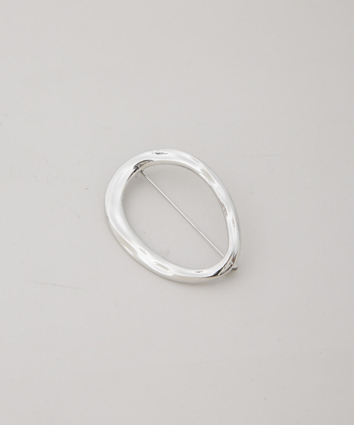 オーバルブローチ