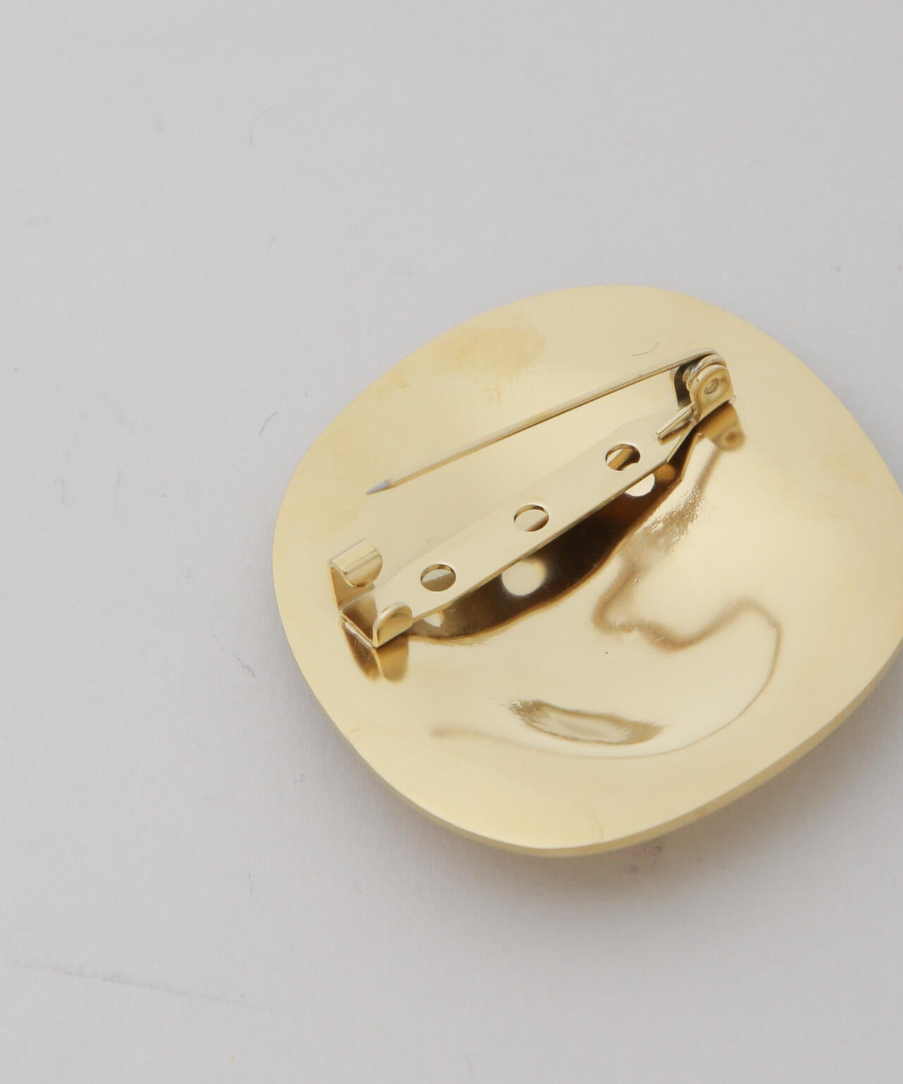 フォルムプレートブローチ