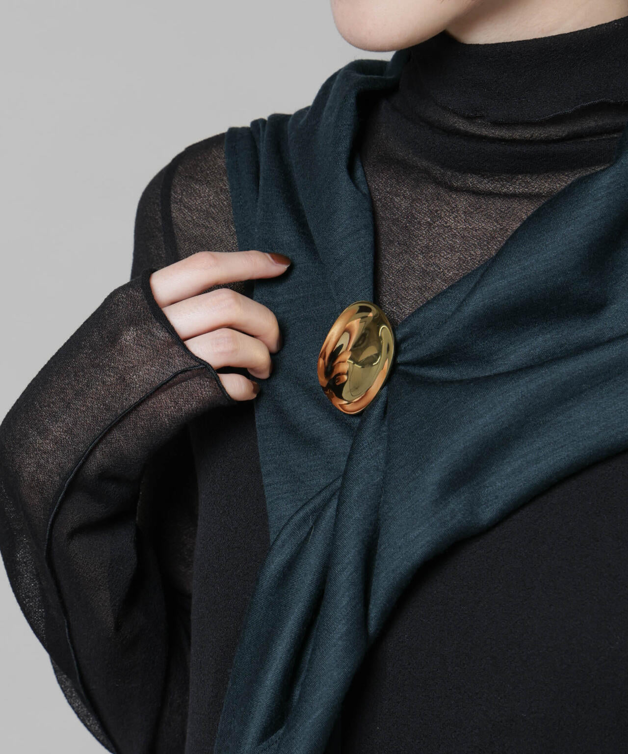 フォルムプレートブローチ