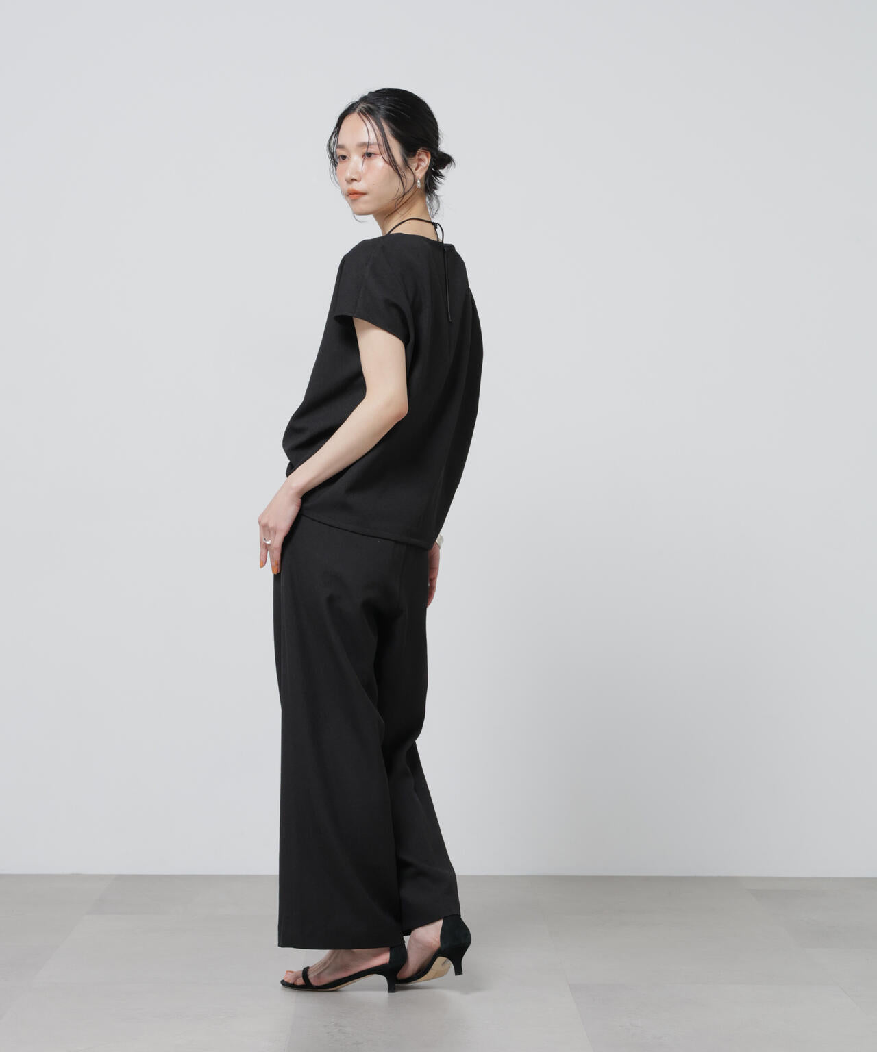 「Meaningful Continuity」coveross(R)EOSブッチャーノースリブラウス×パンツセットアップ