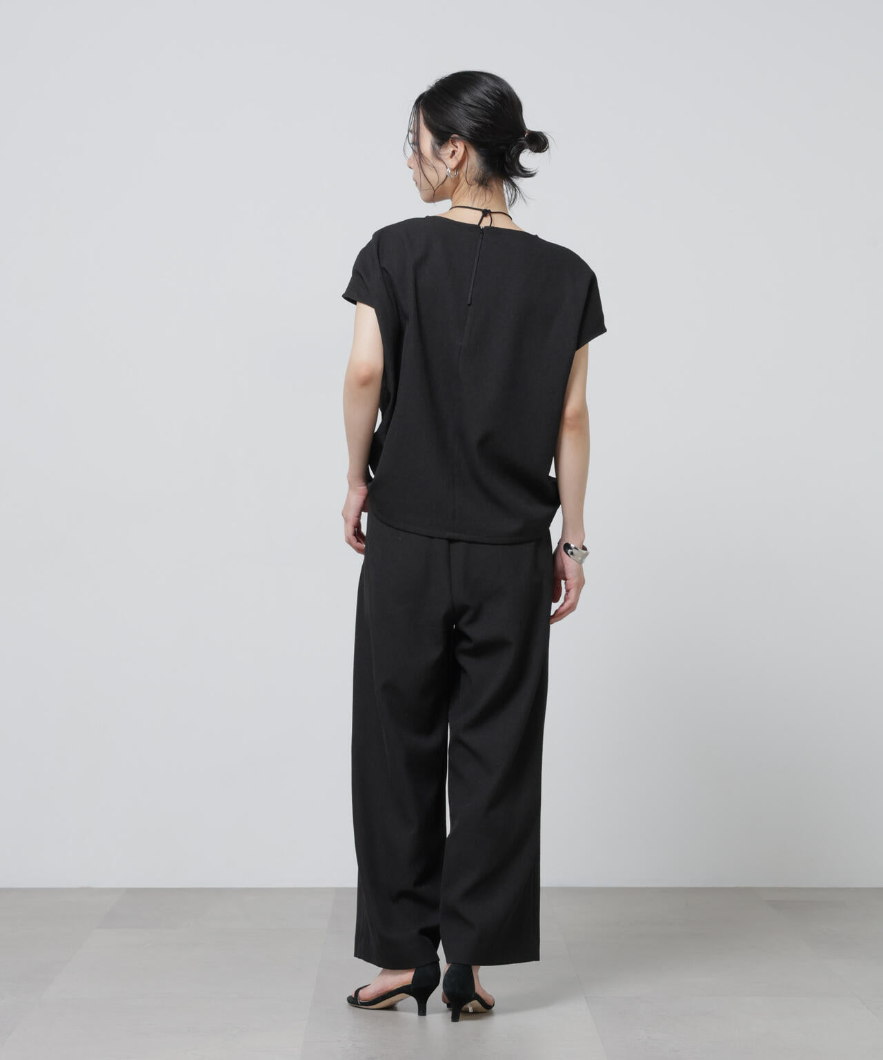 「Meaningful Continuity」coveross(R)EOSブッチャーノースリブラウス×パンツセットアップ