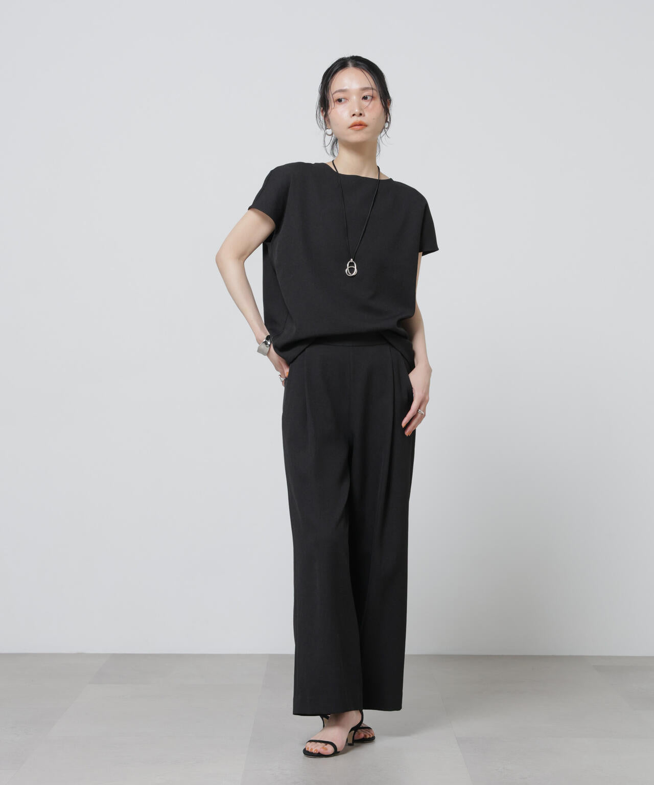 「Meaningful Continuity」coveross(R)EOSブッチャーノースリブラウス×パンツセットアップ