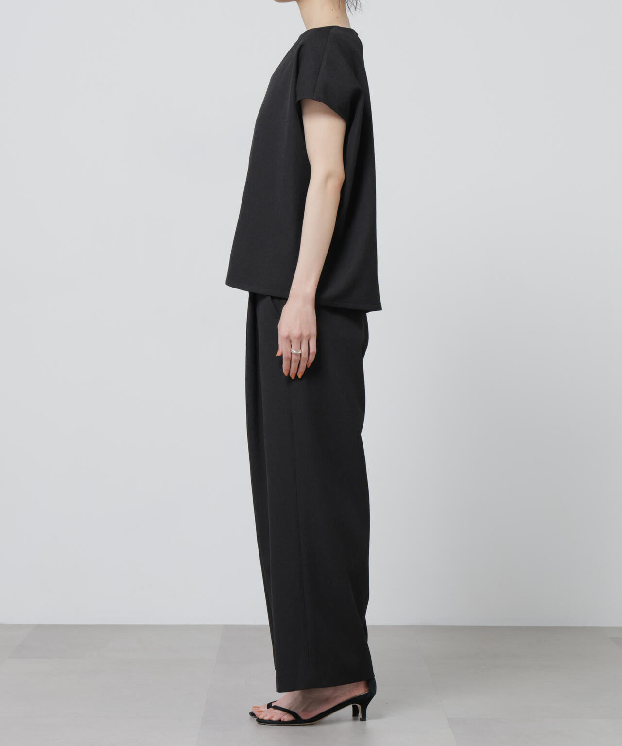 「Meaningful Continuity」coveross(R)EOSブッチャーノースリブラウス×パンツセットアップ