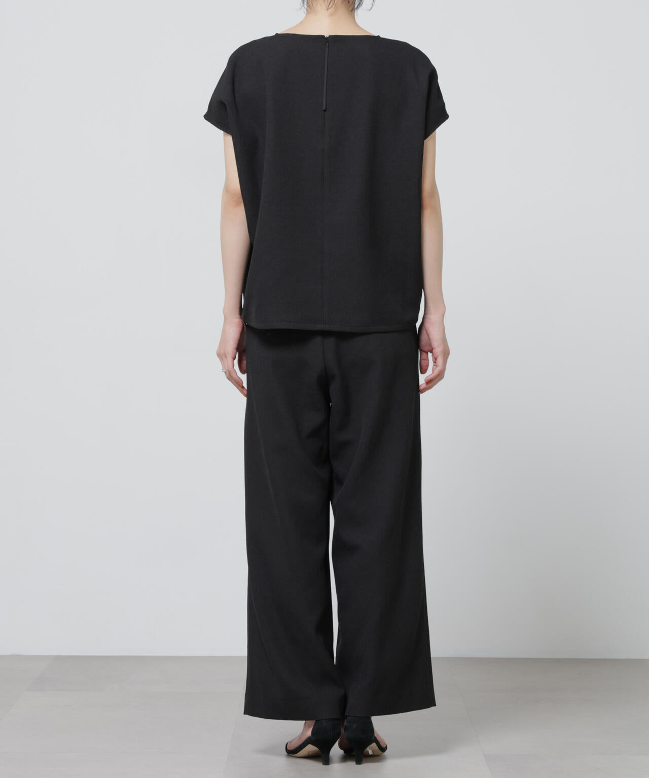 「Meaningful Continuity」coveross(R)EOSブッチャーノースリブラウス×パンツセットアップ