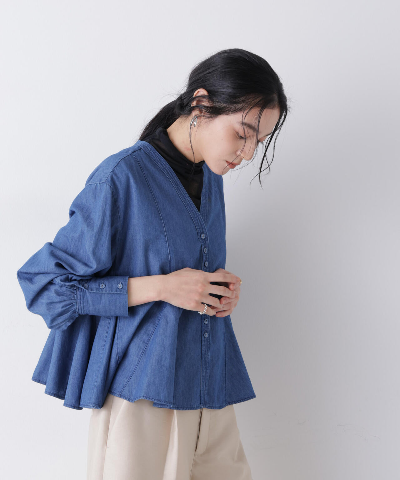 ライトデニムフレアブラウス