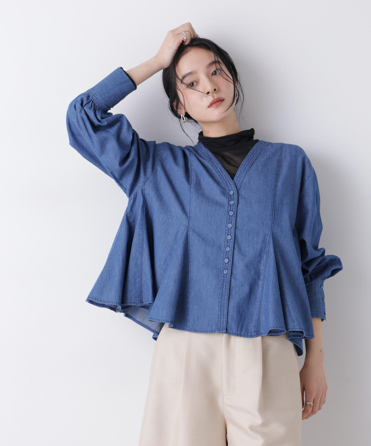 ライトデニムフレアブラウス