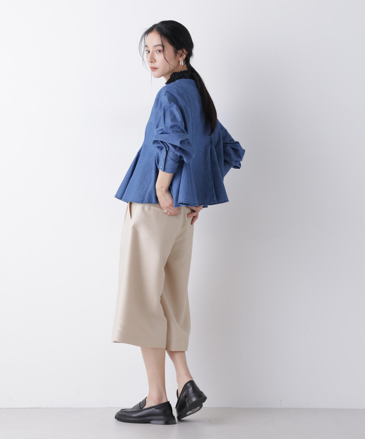 ライトデニムフレアブラウス