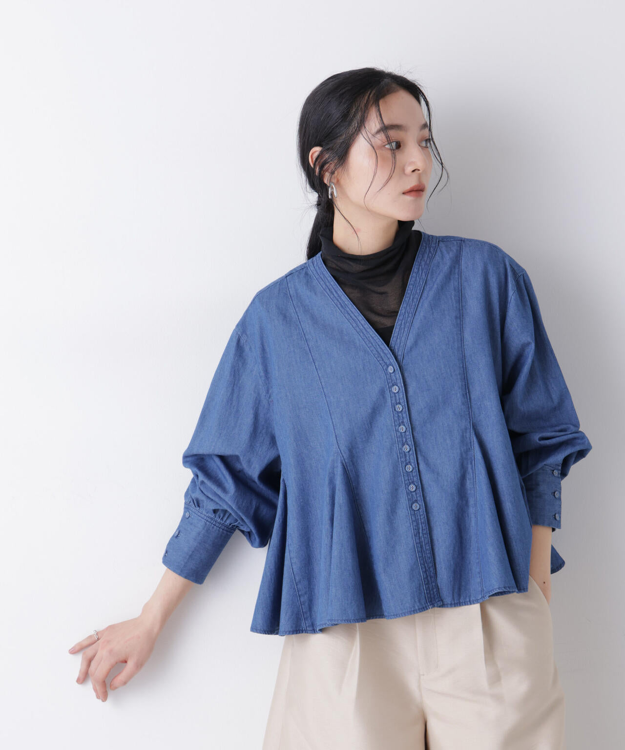 ライトデニムフレアブラウス