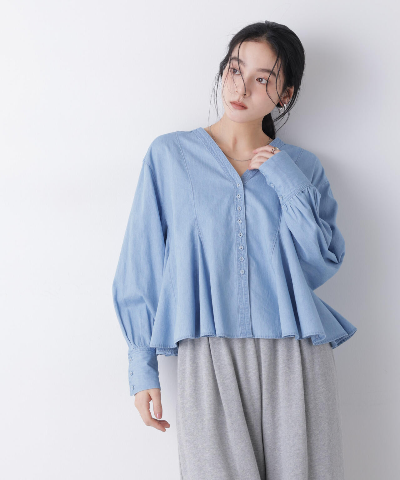 ライトデニムフレアブラウス