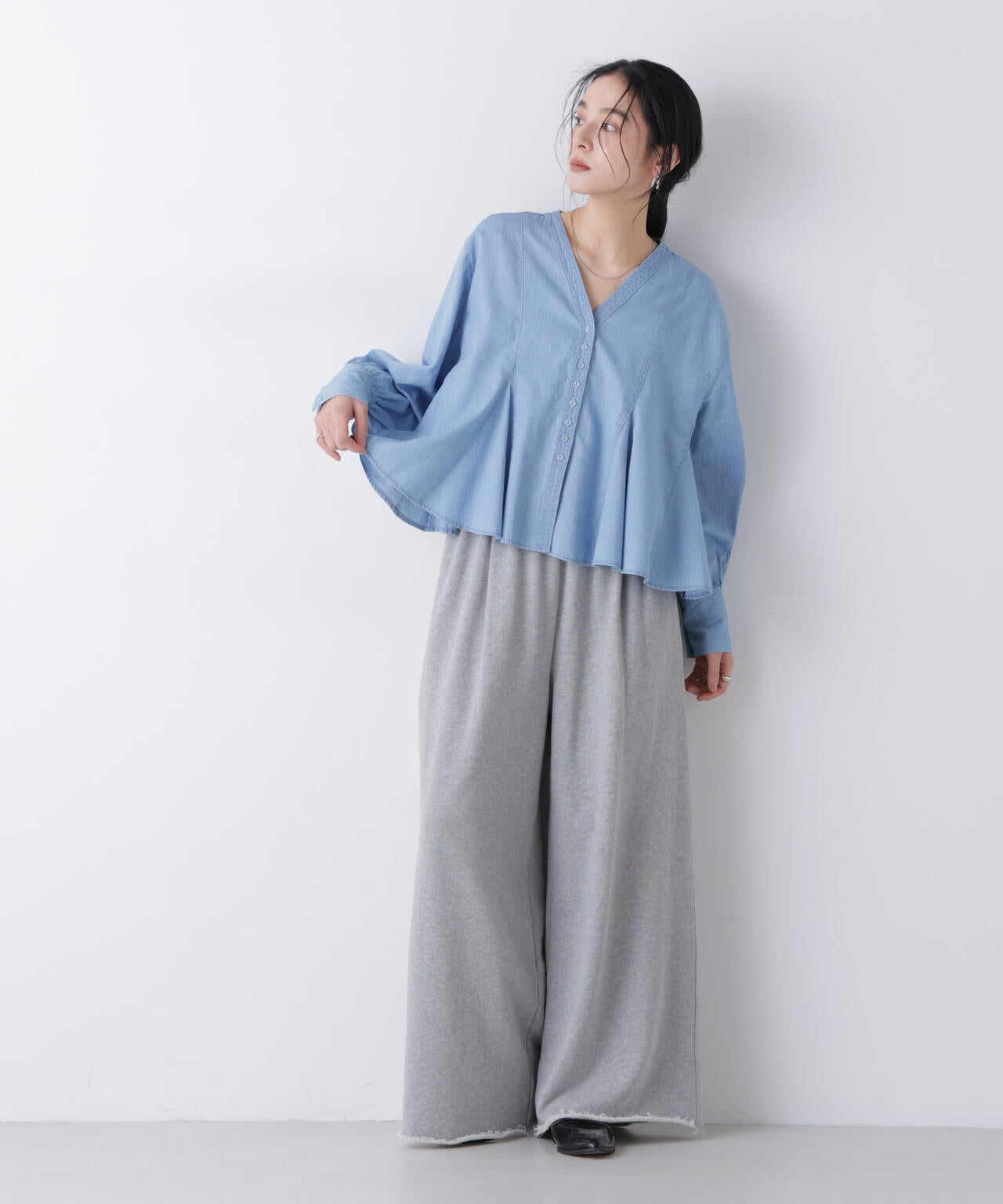 ライトデニムフレアブラウス