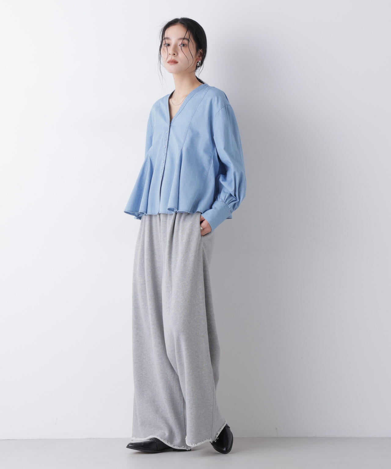 ライトデニムフレアブラウス
