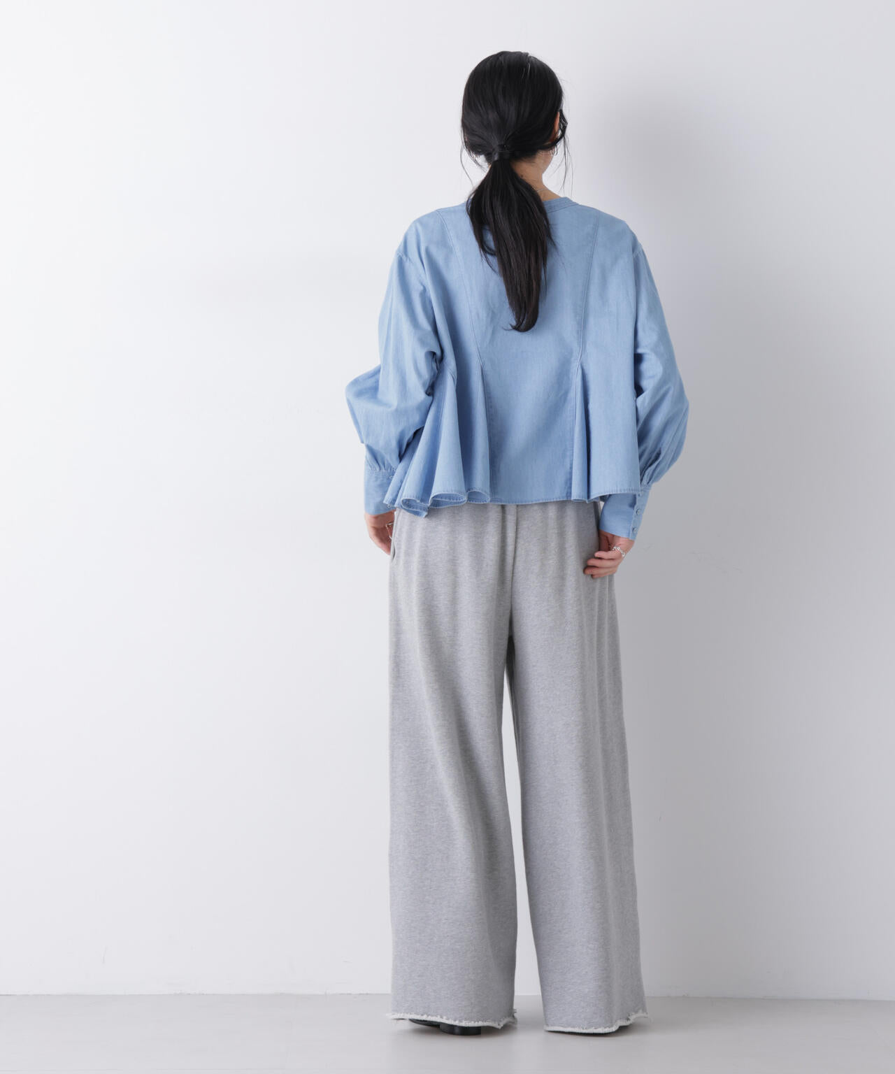 ライトデニムフレアブラウス