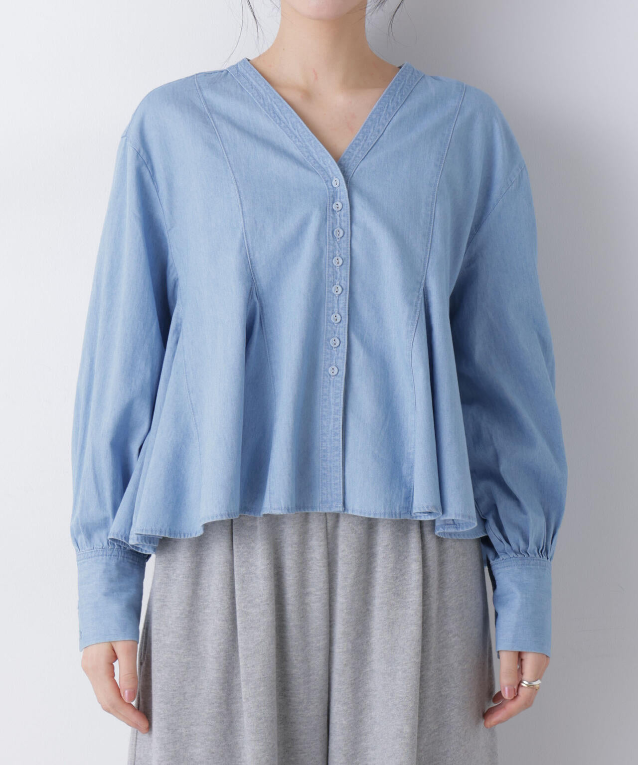 ライトデニムフレアブラウス