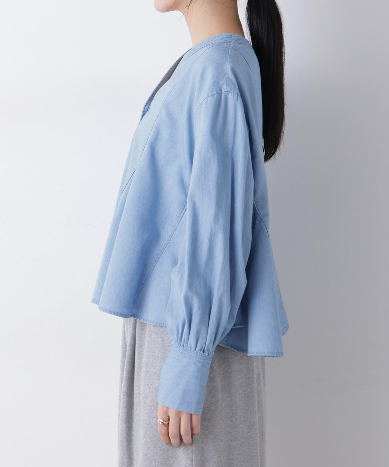 ライトデニムフレアブラウス