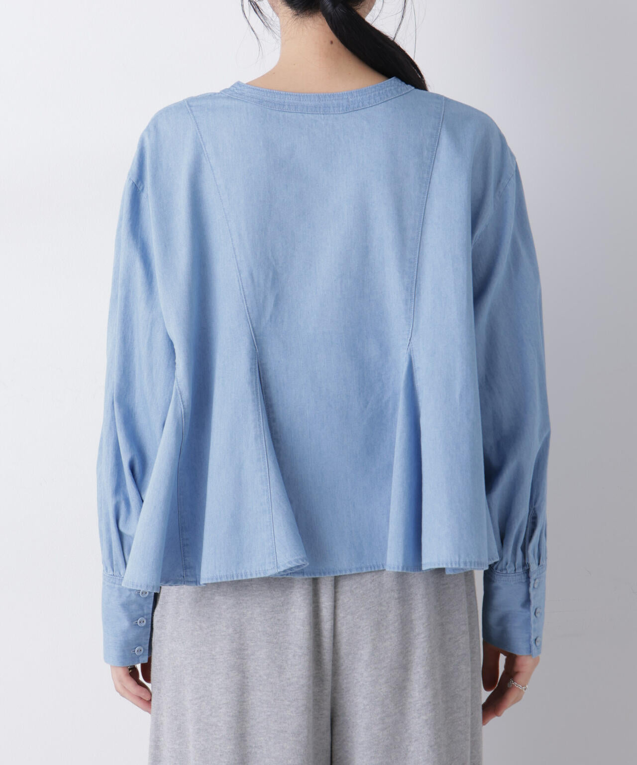 ライトデニムフレアブラウス