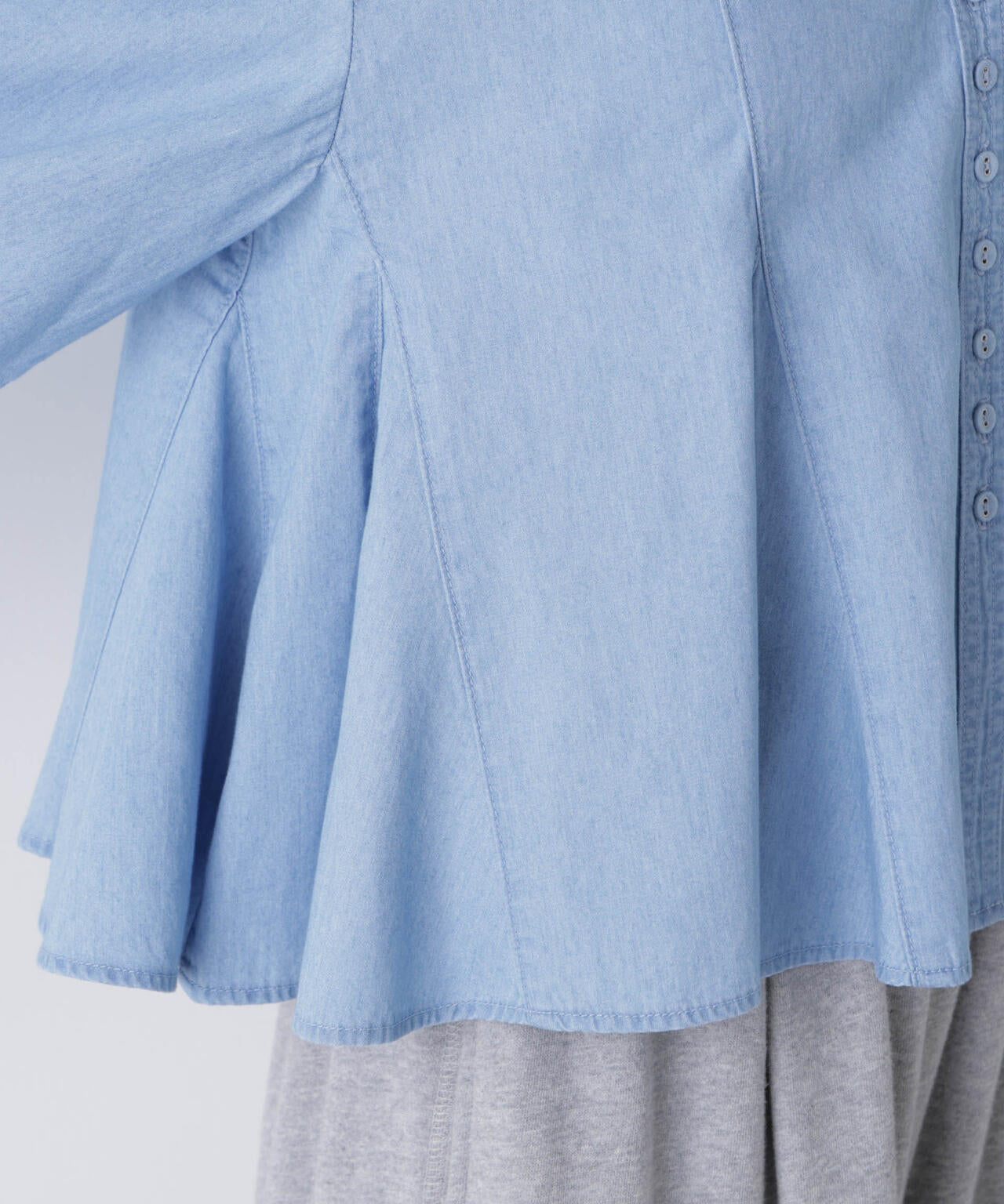 ライトデニムフレアブラウス