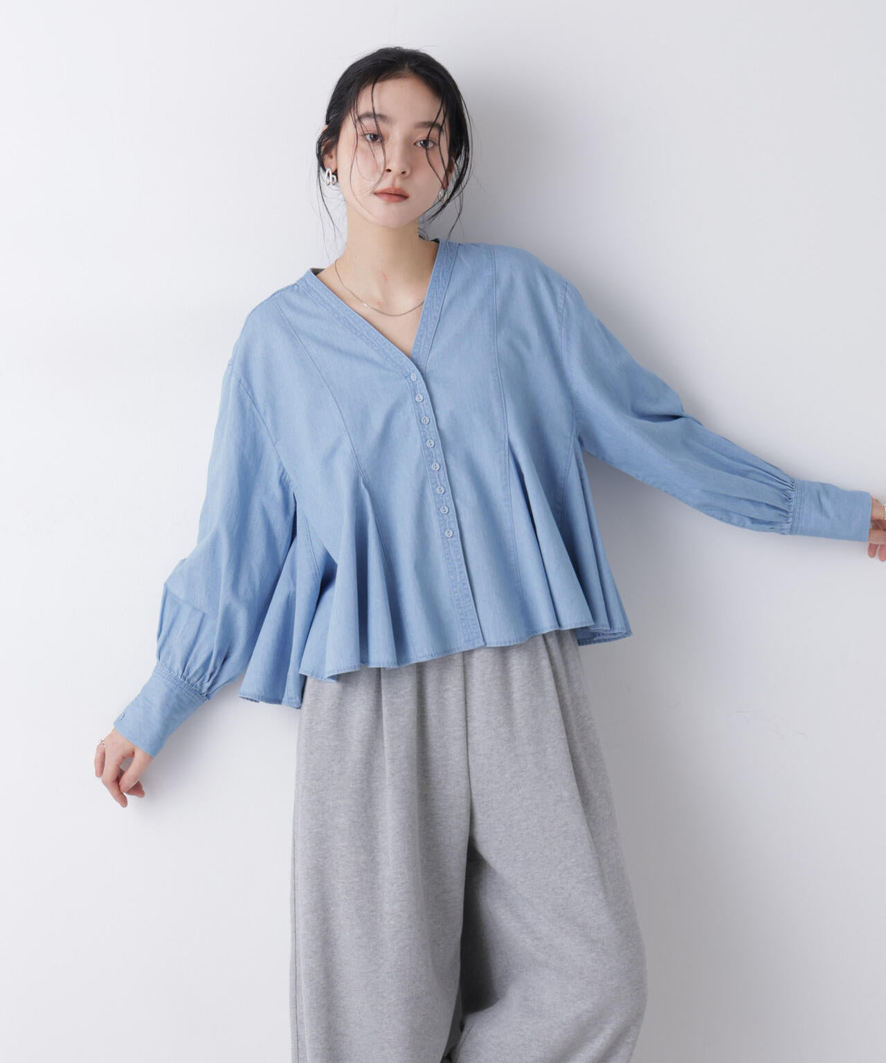 ライトデニムフレアブラウス