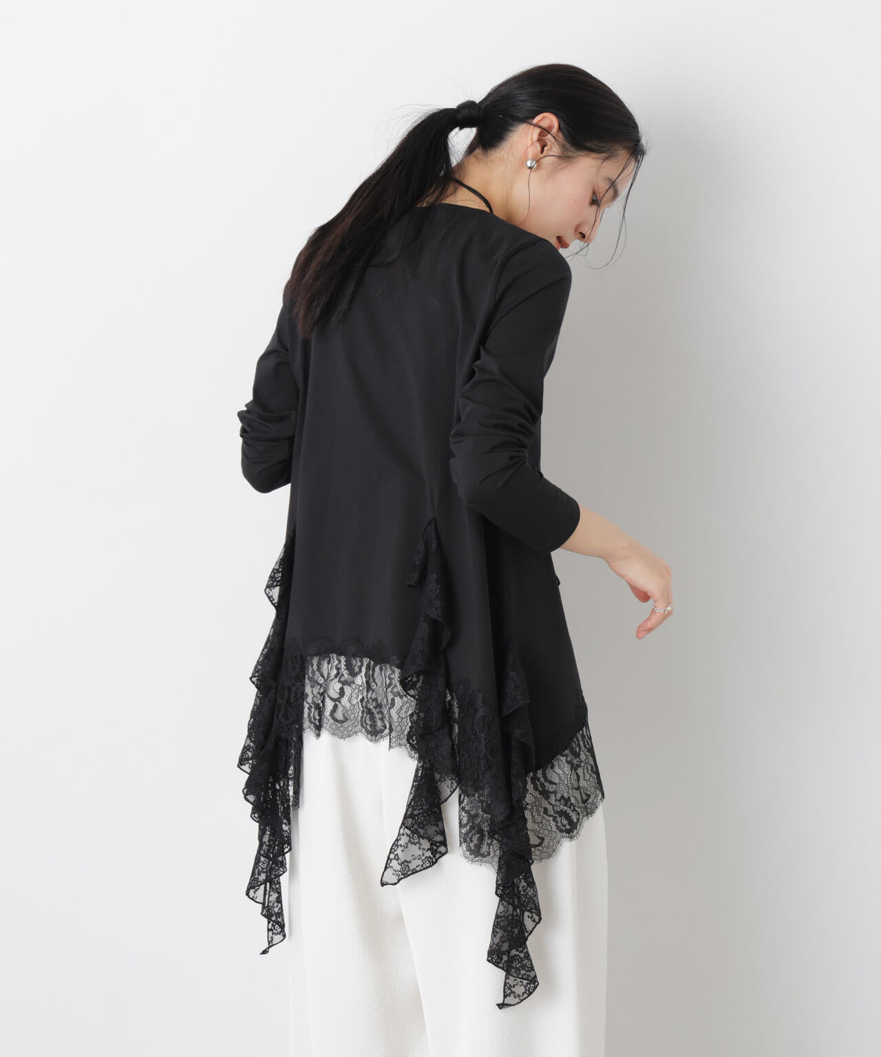 レースラッフルヘムカットトップス