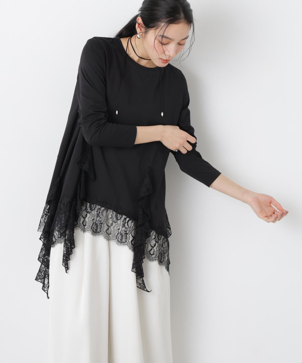 レースラッフルヘムカットトップス