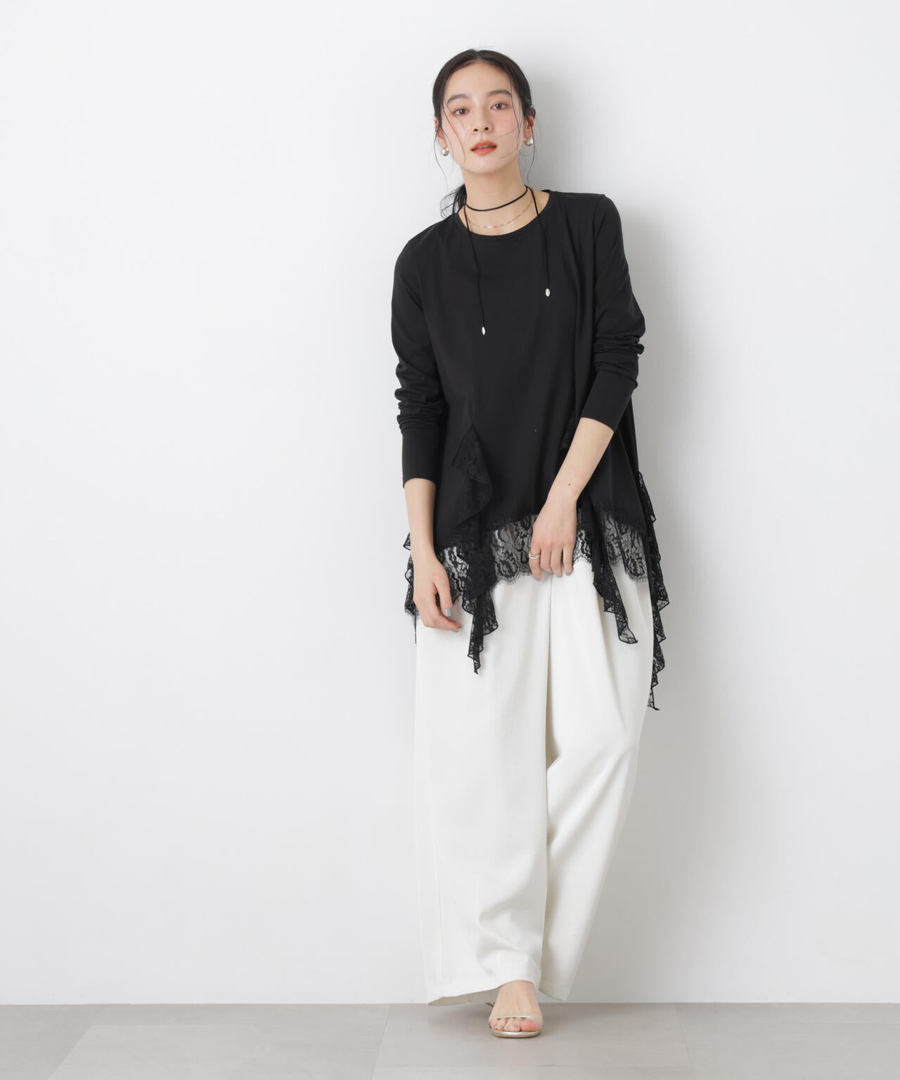 レースラッフルヘムカットトップス