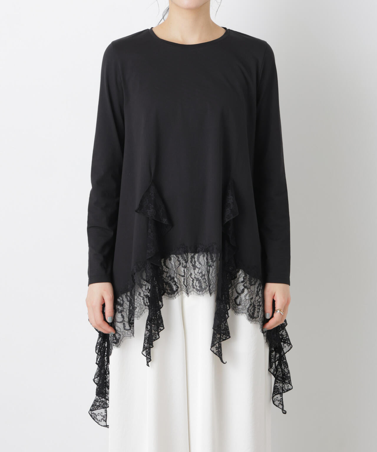 レースラッフルヘムカットトップス