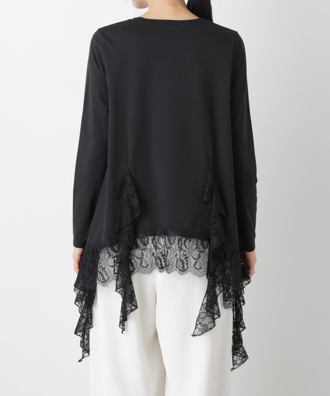 レースラッフルヘムカットトップス