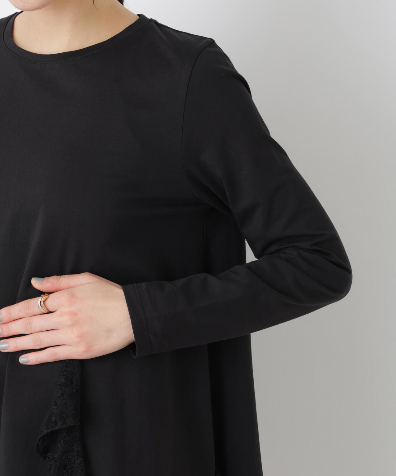 レースラッフルヘムカットトップス