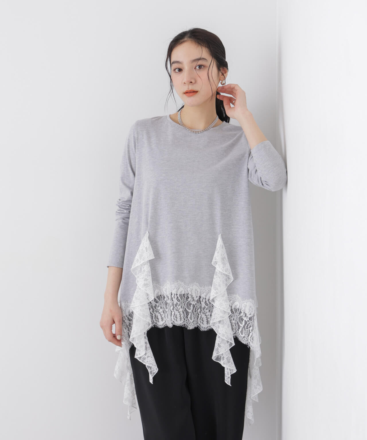 レースラッフルヘムカットトップス