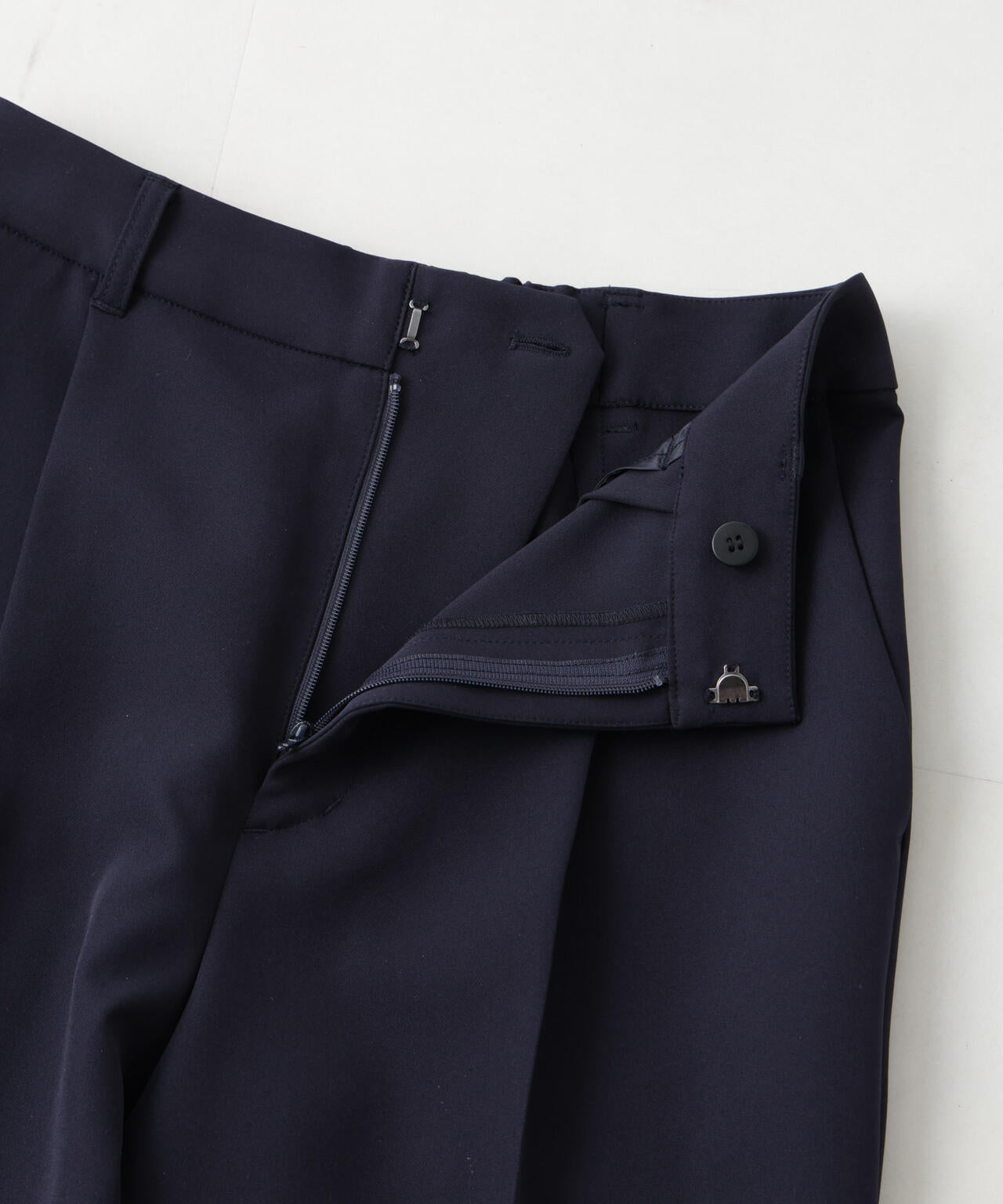 デイリーファンクション タックテーパードパンツ(セットアップ可)