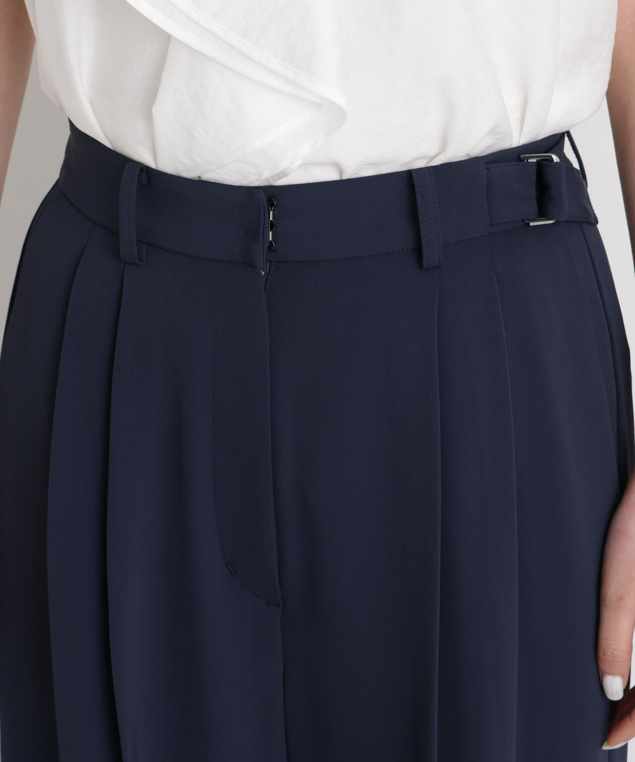 サイドベルトツイルタックワイドパンツ